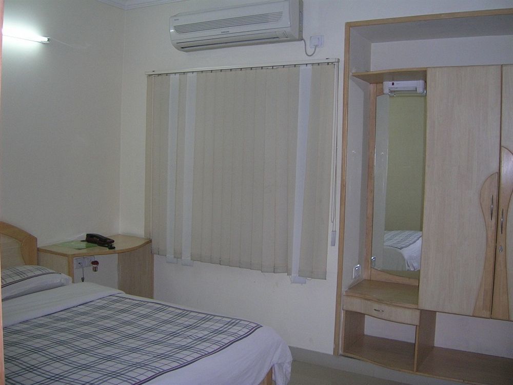 Oyo 5934 Lokaz Hotel Bangalore Exterior photo